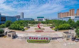 “扎根” 咸陽(yáng),！陜服新校區(qū)或?qū)⒙鋺羧?/></a>
	<p>
近日,，繼西北大學(xué)新校區(qū)或?qū)裰废剃?yáng)引發(fā)關(guān)注熱議后，陜西服裝工程學(xué)院新校區(qū)選址咸陽(yáng)的消息也成為焦點(diǎn),。
這兩日,，有關(guān)陜西服裝工程學(xué)院新校區(qū)落戶三原的消息在網(wǎng)絡(luò)上不脛而走。
消息源自陜西新兆置業(yè)有限公司2024年
</p>		
	</div>
	<div   id=